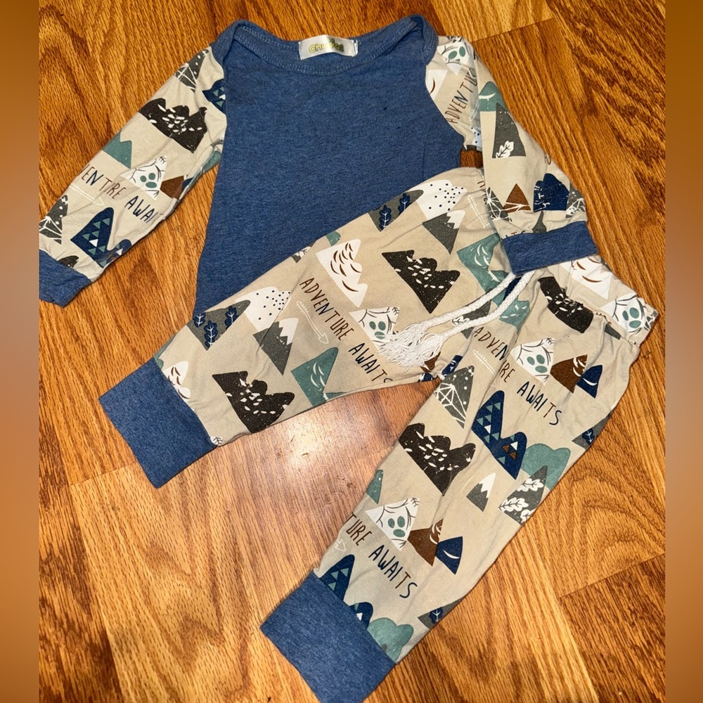 Boys outfit size 80. Fits around 6/9 month